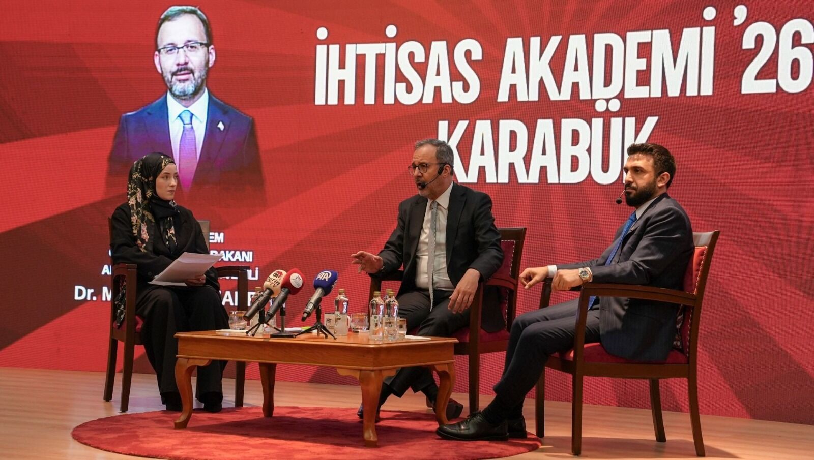 Dijital dünyanın yönetimi üzerine