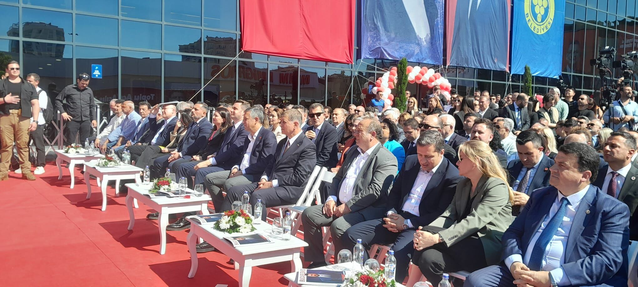 "İktidar İzmir'deki hizmetleri aksatıyor"