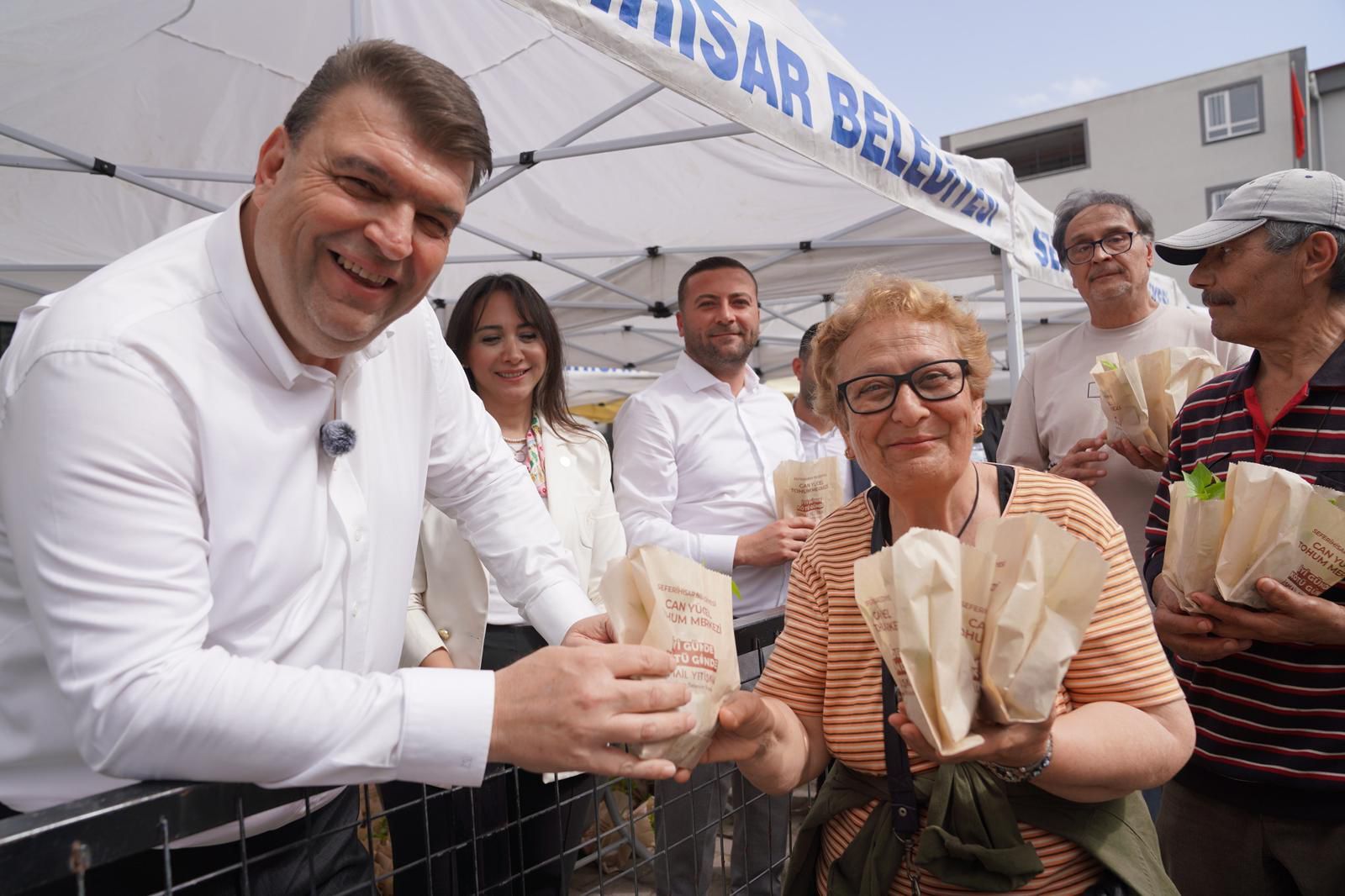 "Hibrit tohumlara mecbur bıraktılar"