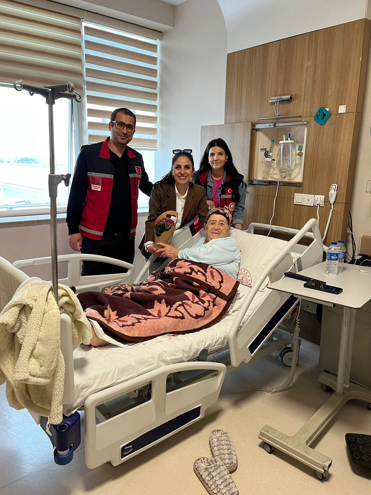 Izmir Şehit Annesi Hastane Ziyareti (1)