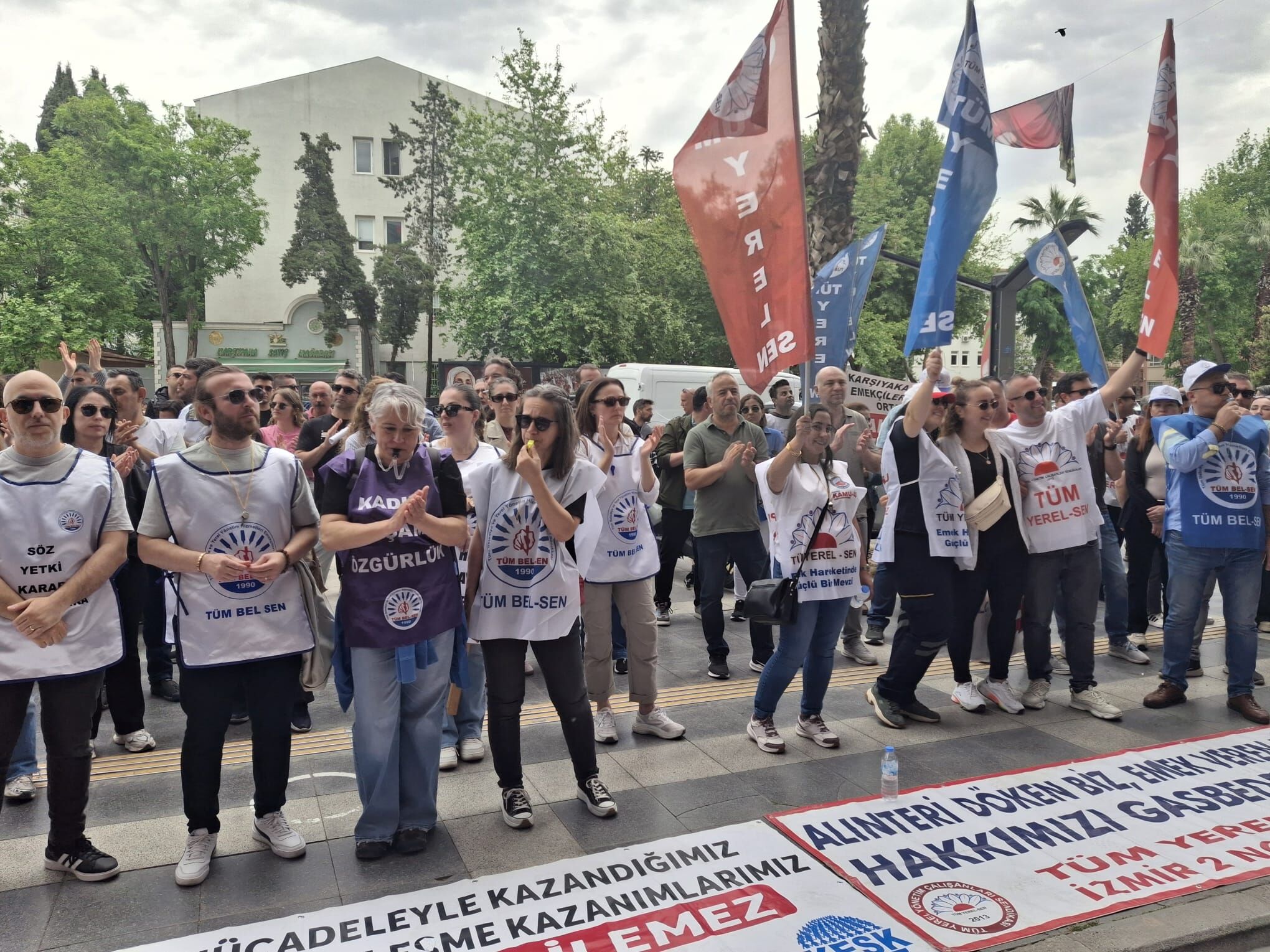 Karşıyaka Memur 8 Mayıs (8)
