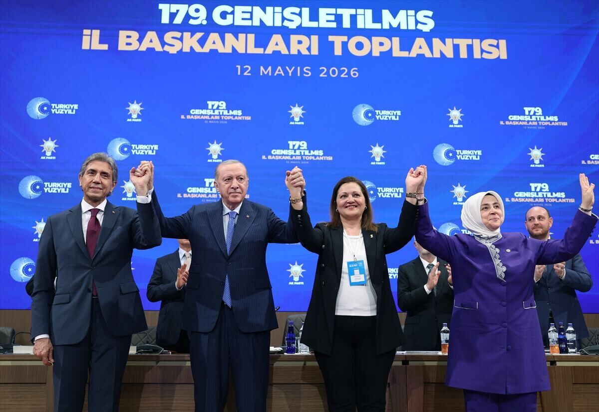 Burcu Köksal AK Parti saflarına katıldı