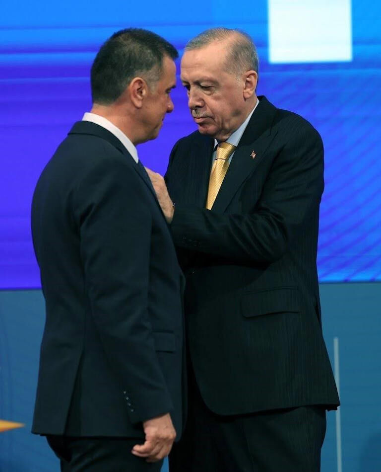 Malik Ercan ak parti