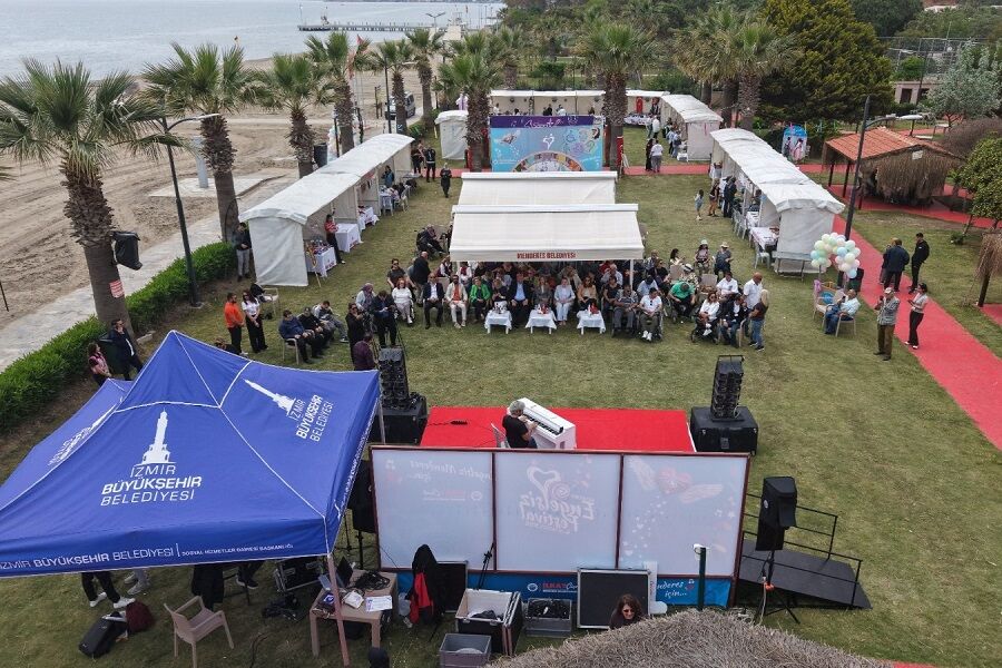 Sahnede sanat ve söyleşi bir aradaydı