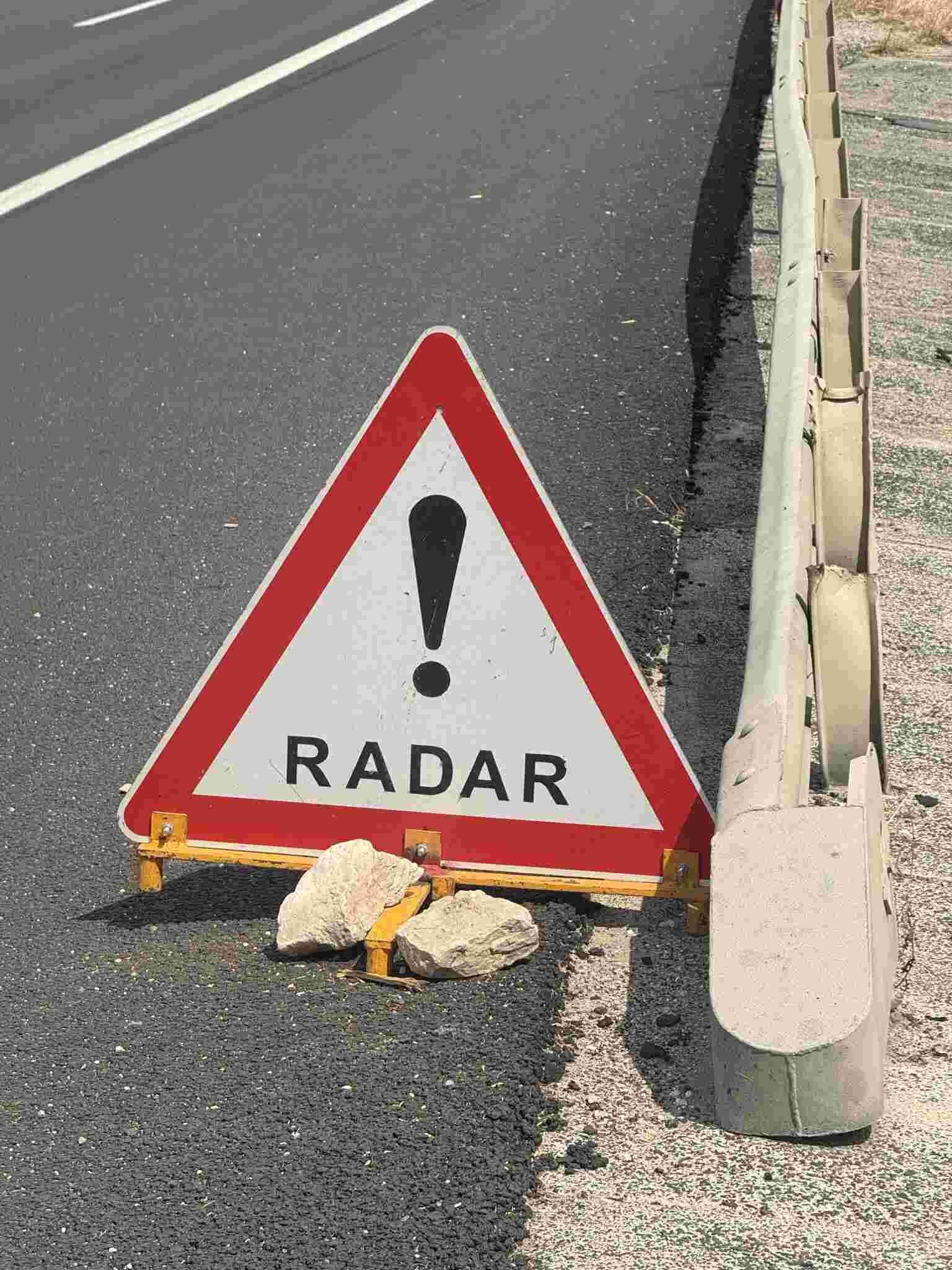 Radar uyarı levhası
