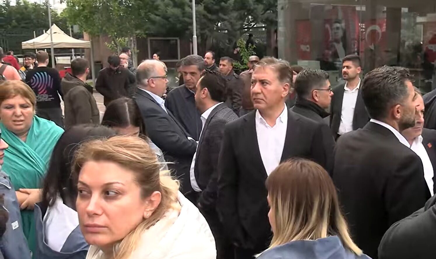 07:30 itibarıyla bina önü ve çevresi