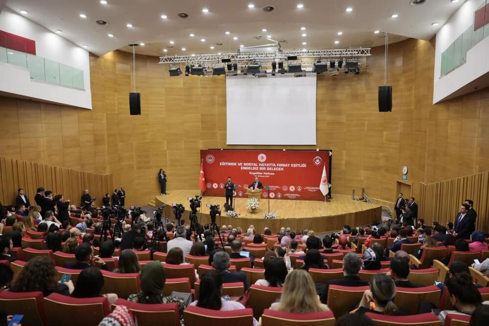 Tbmm Engelli Bireylerin Sorunlarını Araştırma Komisyonu Başkanı Ve Ak Parti İzmir Milletvekili Dr. Mehmet Muharrem Kasapoğlu 1