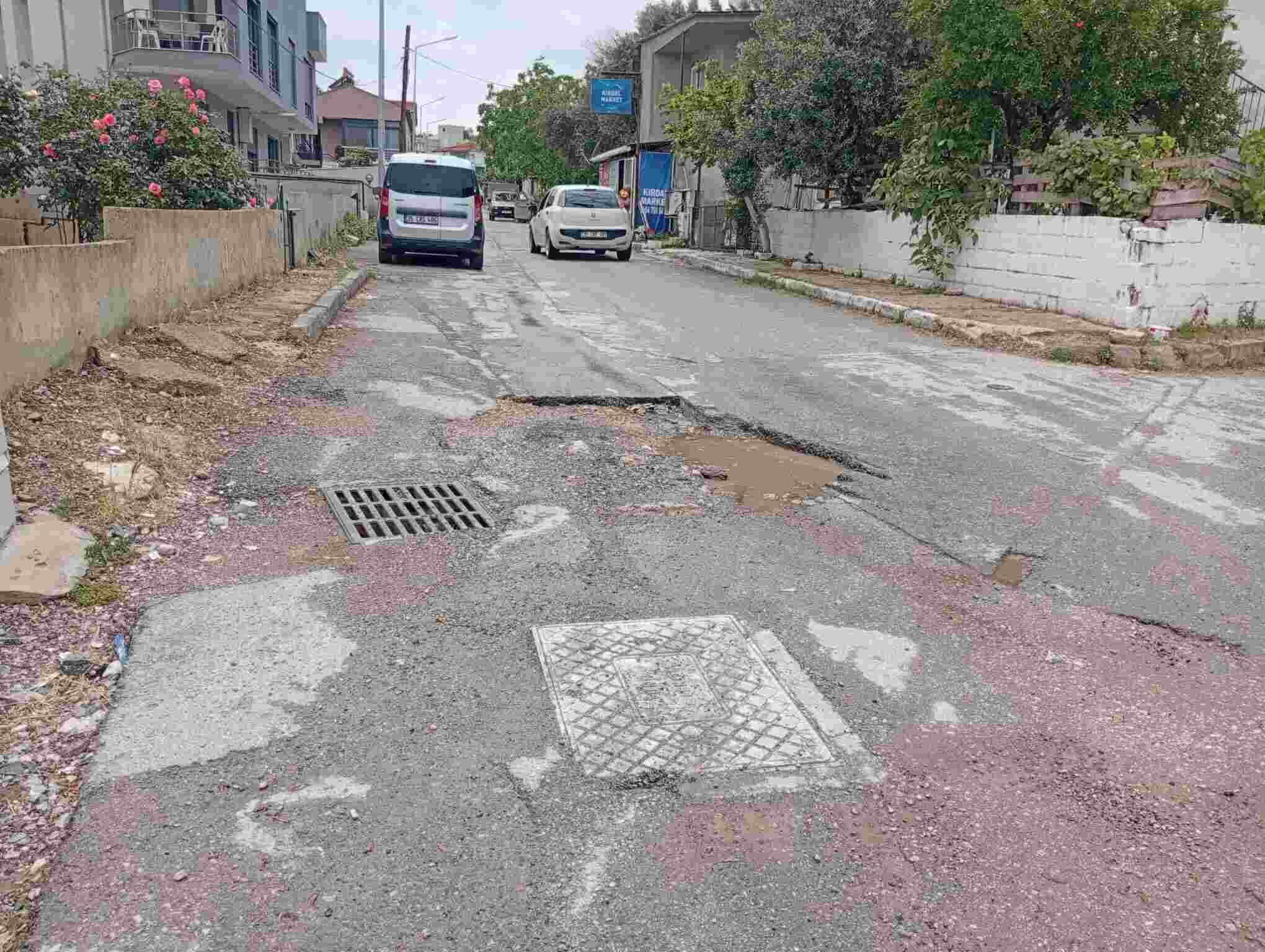 Urla'nın yolları tarladan farksız