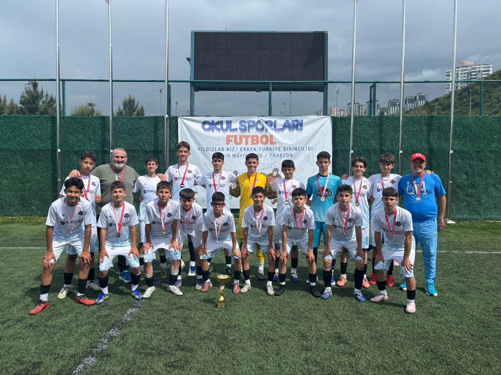 Kalesine Duvar Ördü, Rakip Tanımadı: Şampiyonluk Kupası İzmir’de!-1