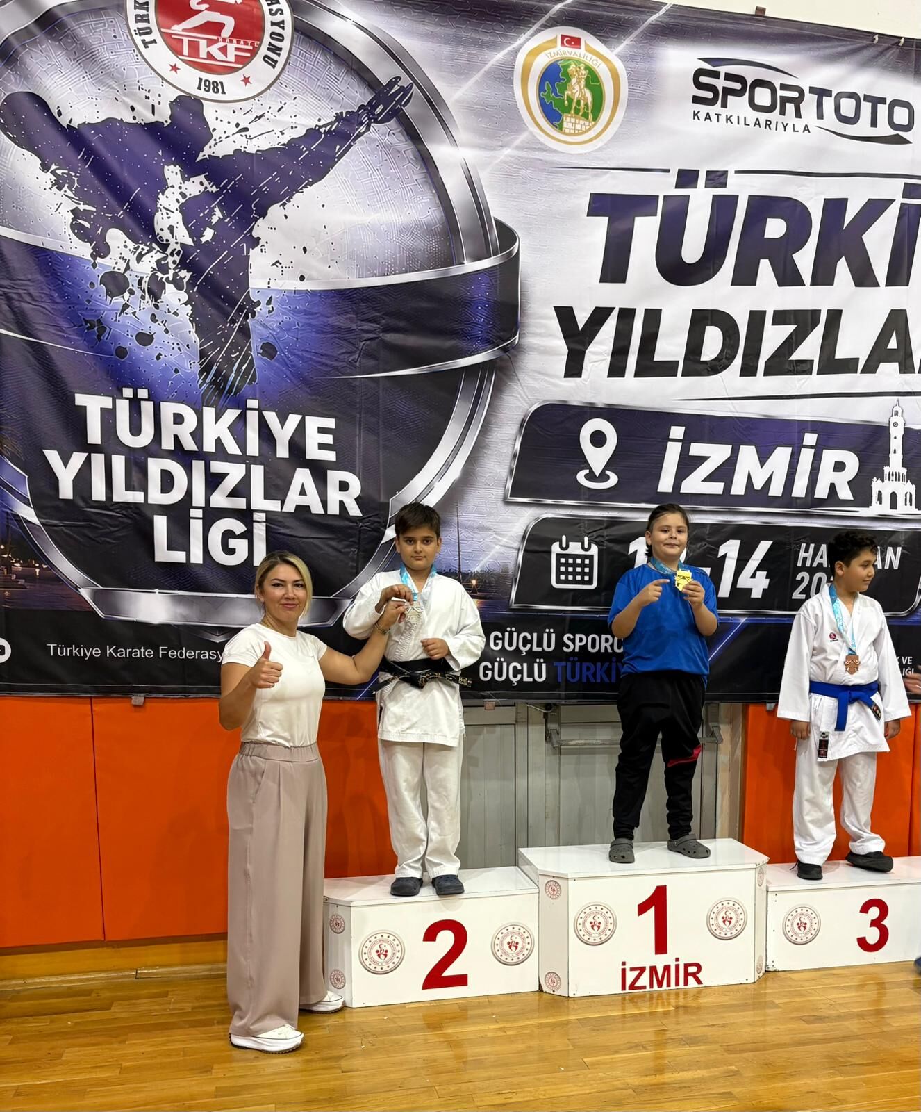 1 Aliağalı Karateciler Ege Ligi'nden 12 Madalya Ile Döndü
