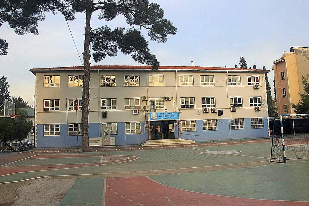 1645897381