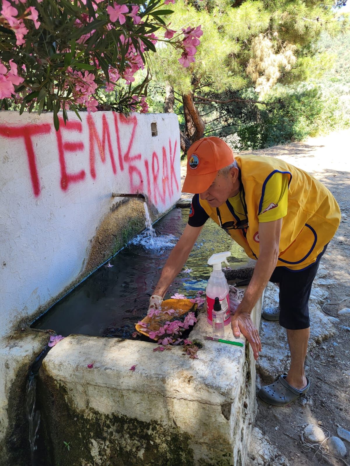 Yeniden akan onlarca çeşme