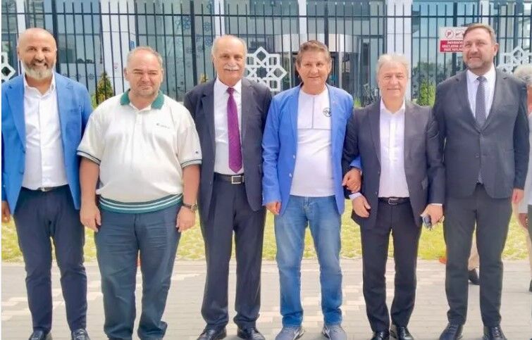 Bayramlaşma için Genel Merkez'e akın edenler arasında Sözüpek de vardı