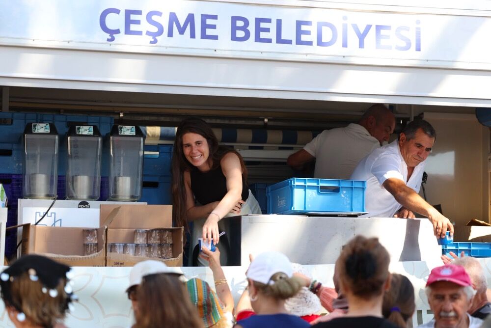 Çeşme'de Aşure Lokması Paylaşıldıphoto 2026 06 28 19 39 54