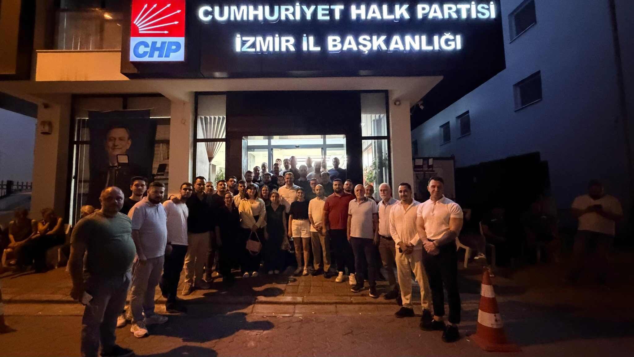 Demokrasi nöbeti devam ediyor