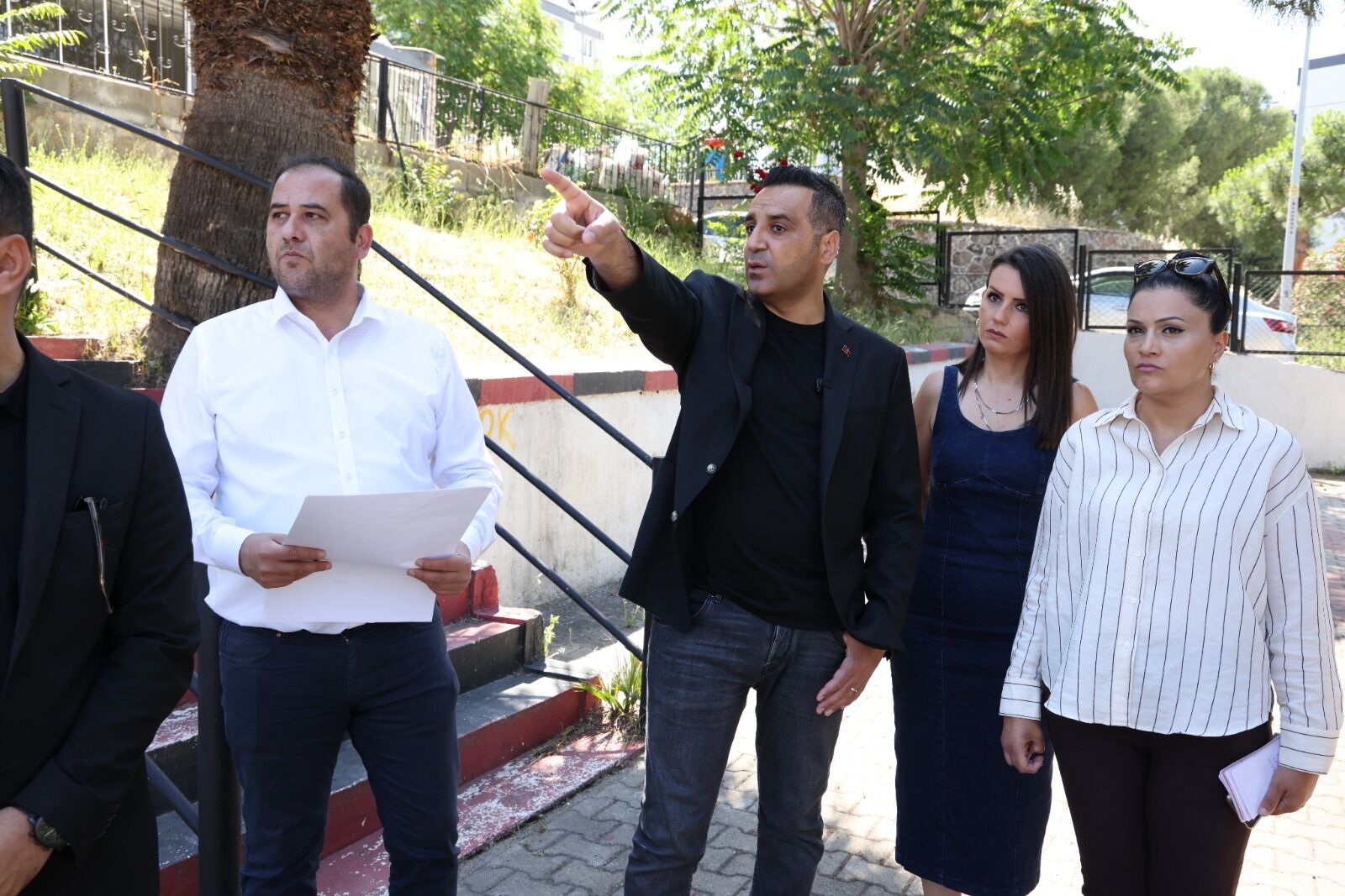 Egekent’e şık emekliler lokali, kırsala ağaçlı parklar