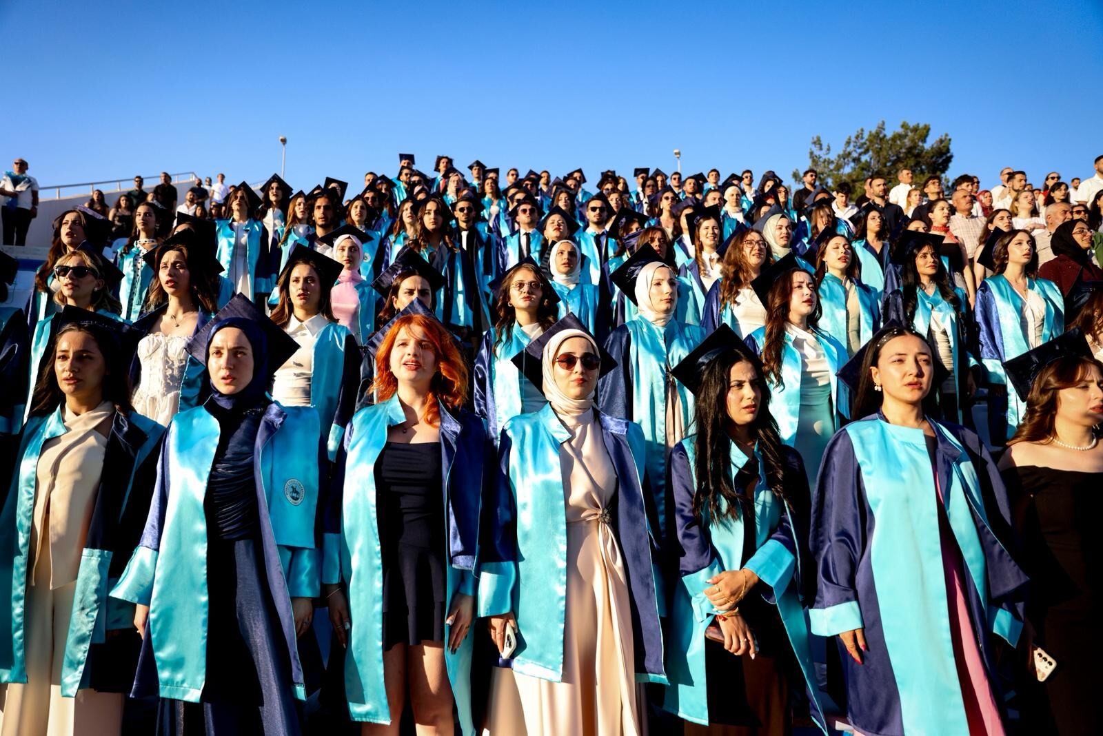 Deü Hemşi̇reli̇k Fakültesi̇nde Mezuni̇yet Coşkusu (5)