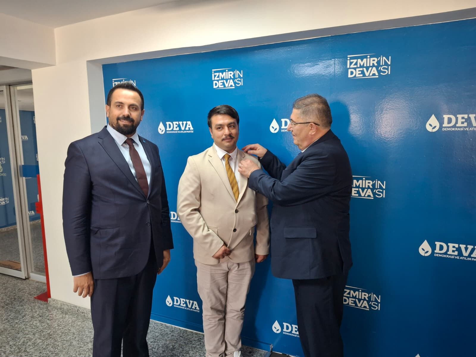 Deva Partisi Kurmaylarından Izmir Çıkartması (3)