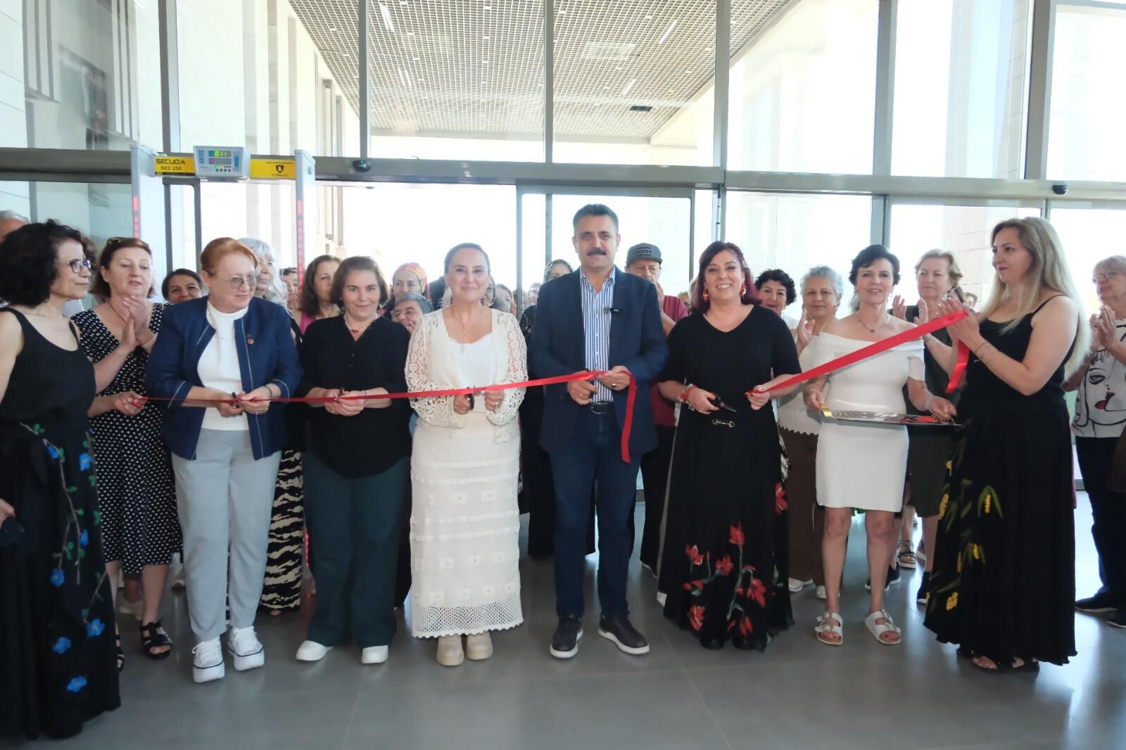 Sergiler kentin iki farklı noktasında açıldı