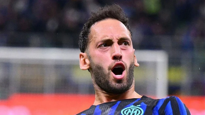 E844C9Ba Hakan Calhanoglu Fenerbahceyi Gelecek