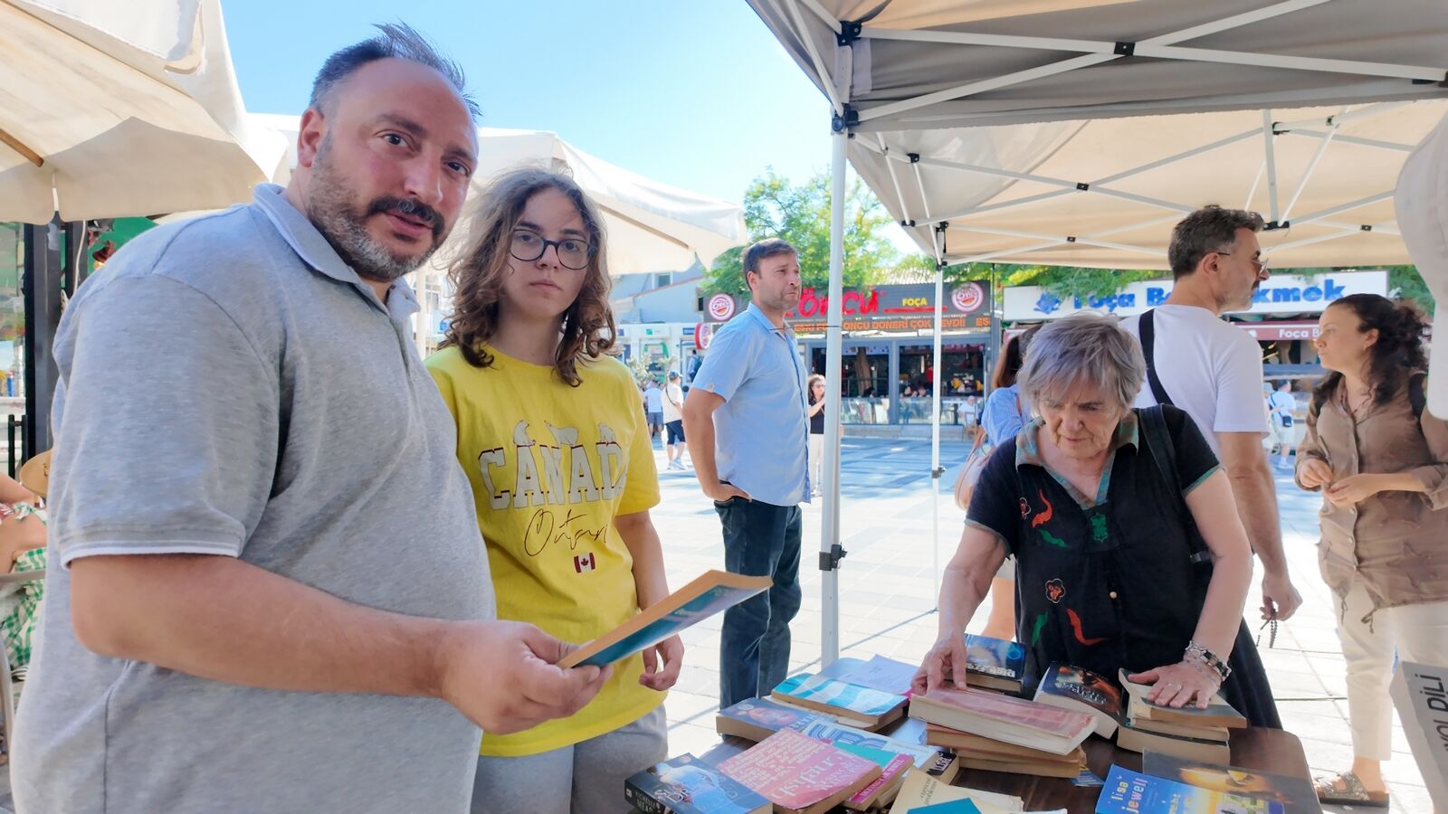 Sınav sonrası gençlere ve çocuklara moral oluyor