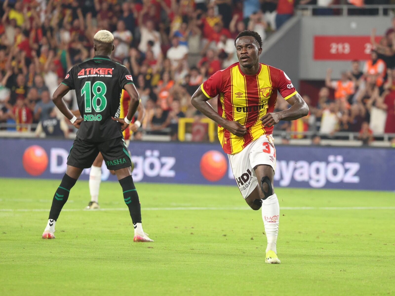 Dennis ve Arda Okan yarışı kızışıyor