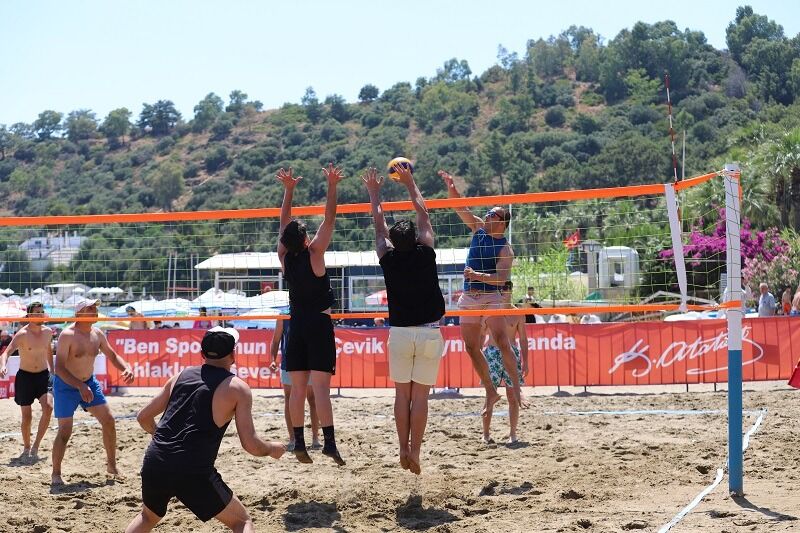 Özdere sahilinde dev final: Set vermeden şampiyon oldular!-1