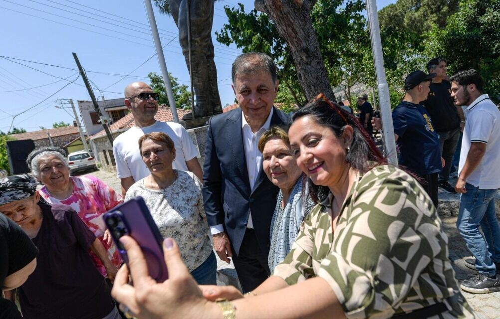 "Böyle bir insanın heykelini dikmeyeceğiz de ne yapacağız?"