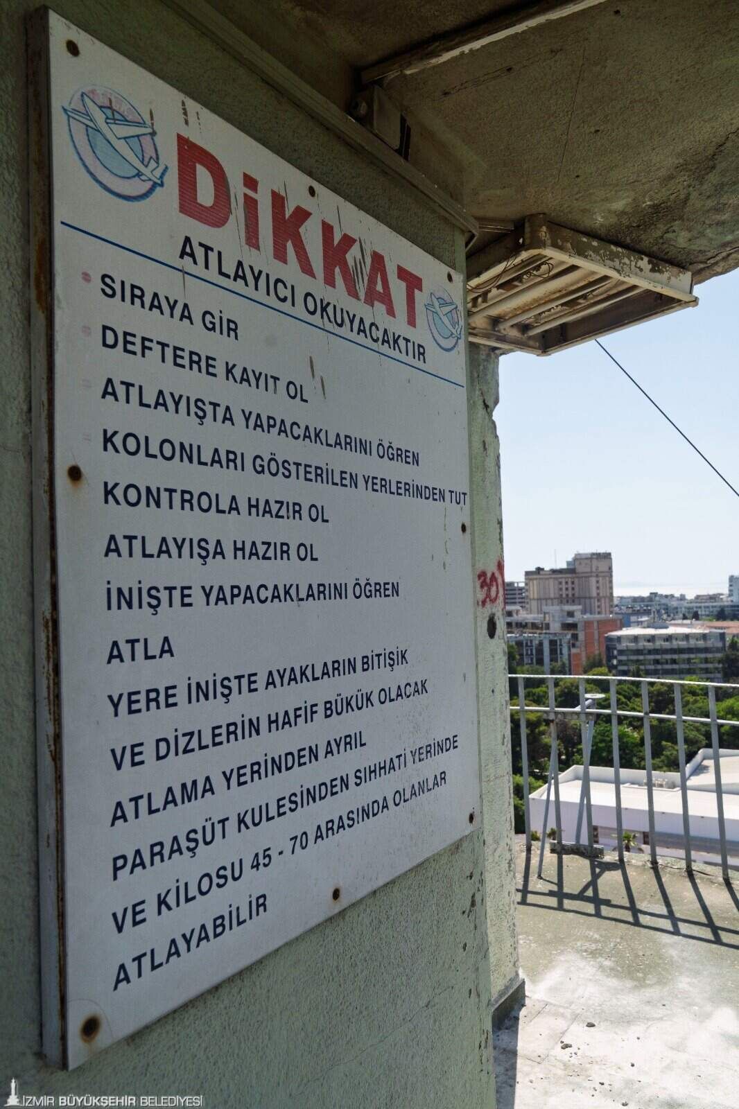 Izmir Paraşüt Kulesi