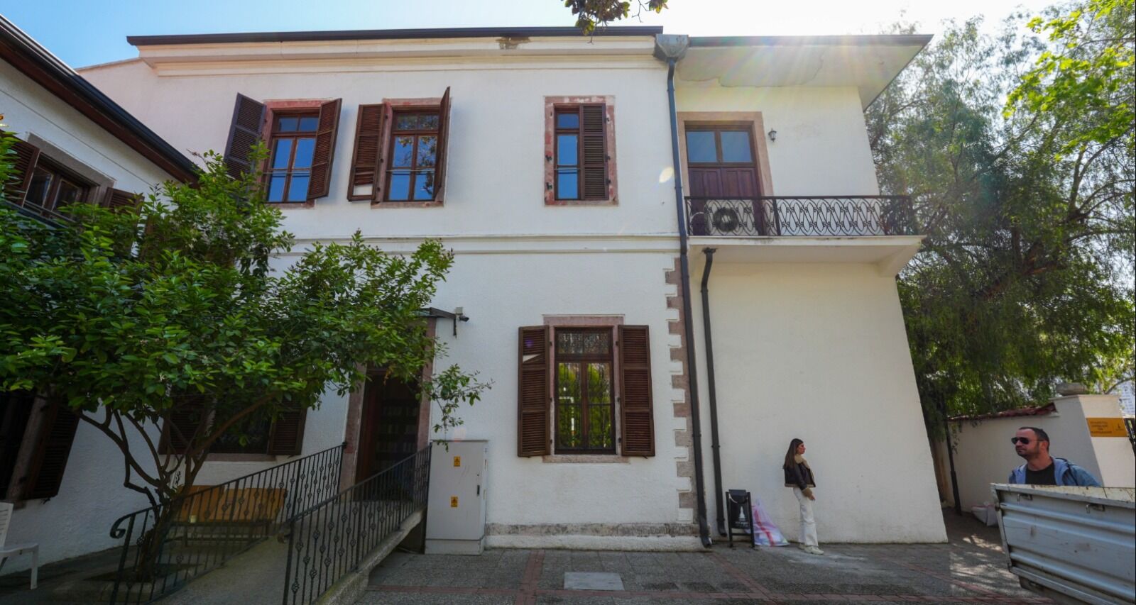 Gevşeyen menteşelere epoksi kilidi takıldı