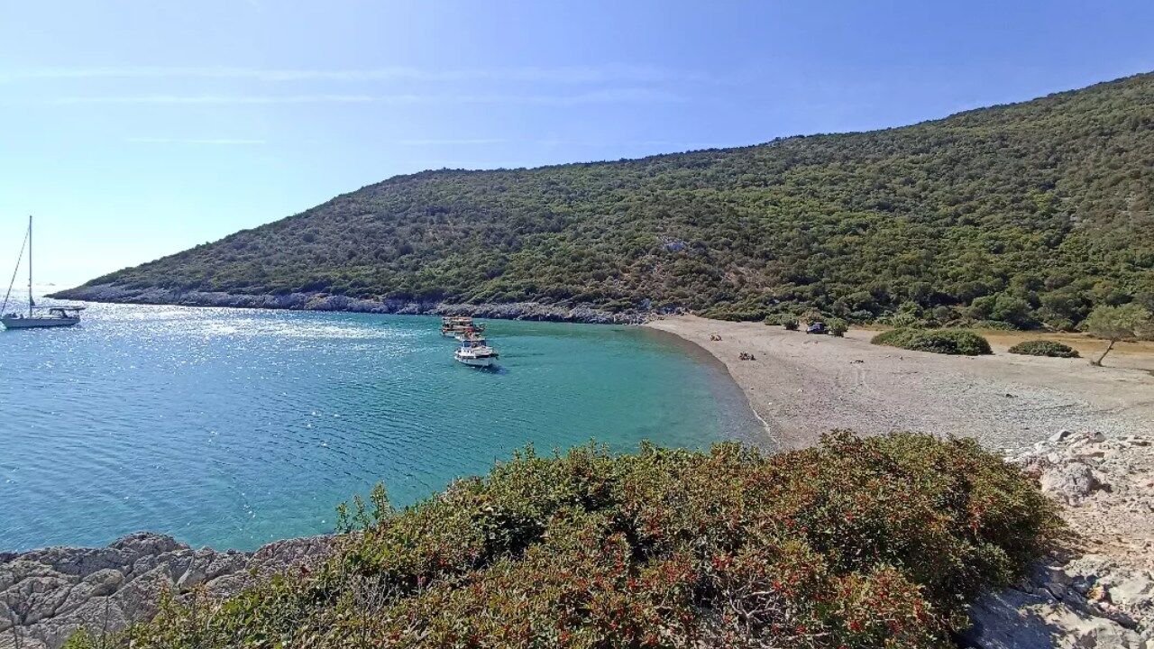 İzmir’in Saklı Cenneti Keşfedildi Kampçılar Bu Koya Akın Ediyor (2)