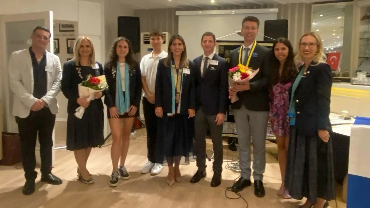 Karşıyaka Rotary’de Devir Teslim
