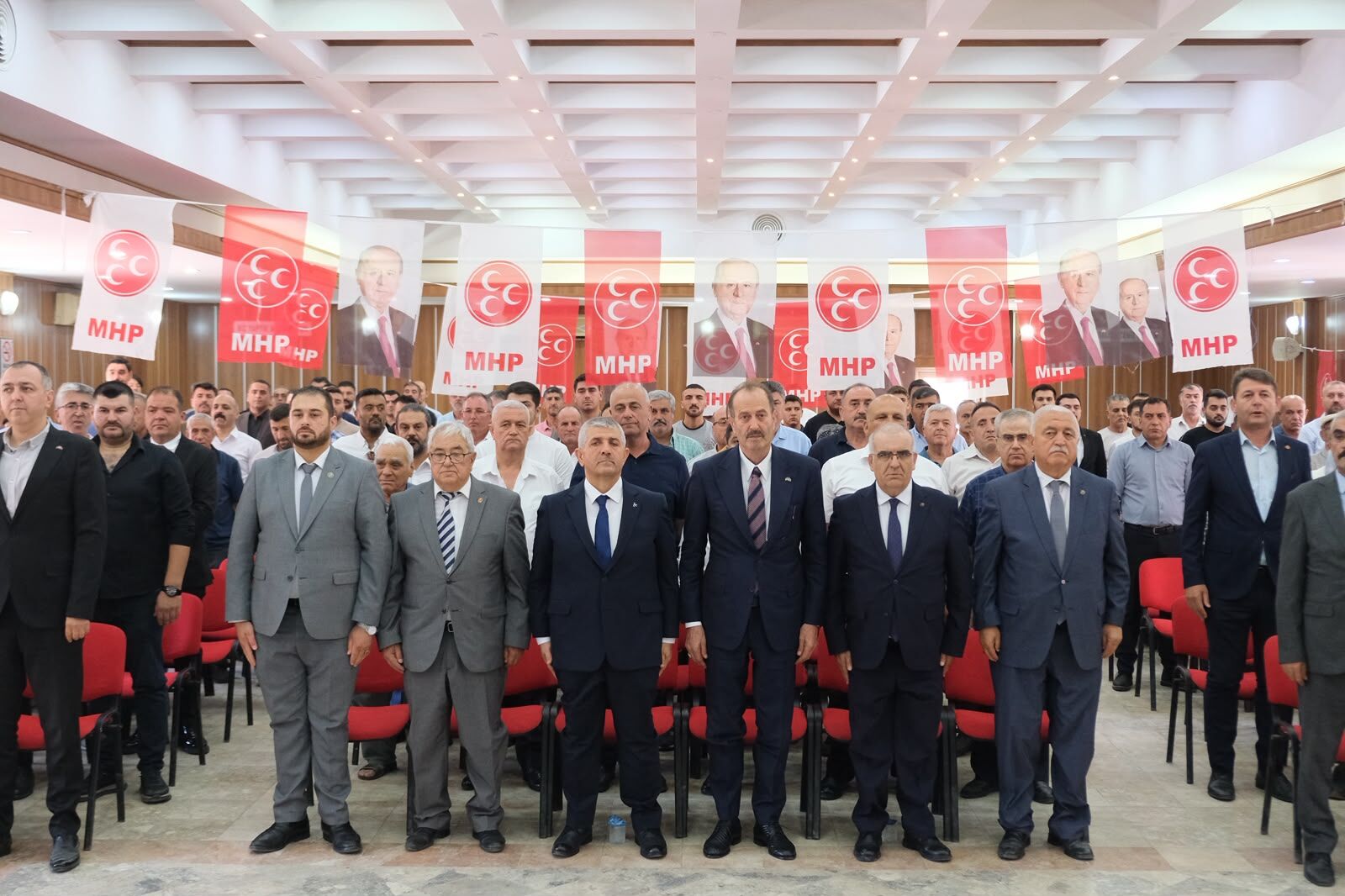 "İzmir mazeret değil belediyecilik bekliyor"