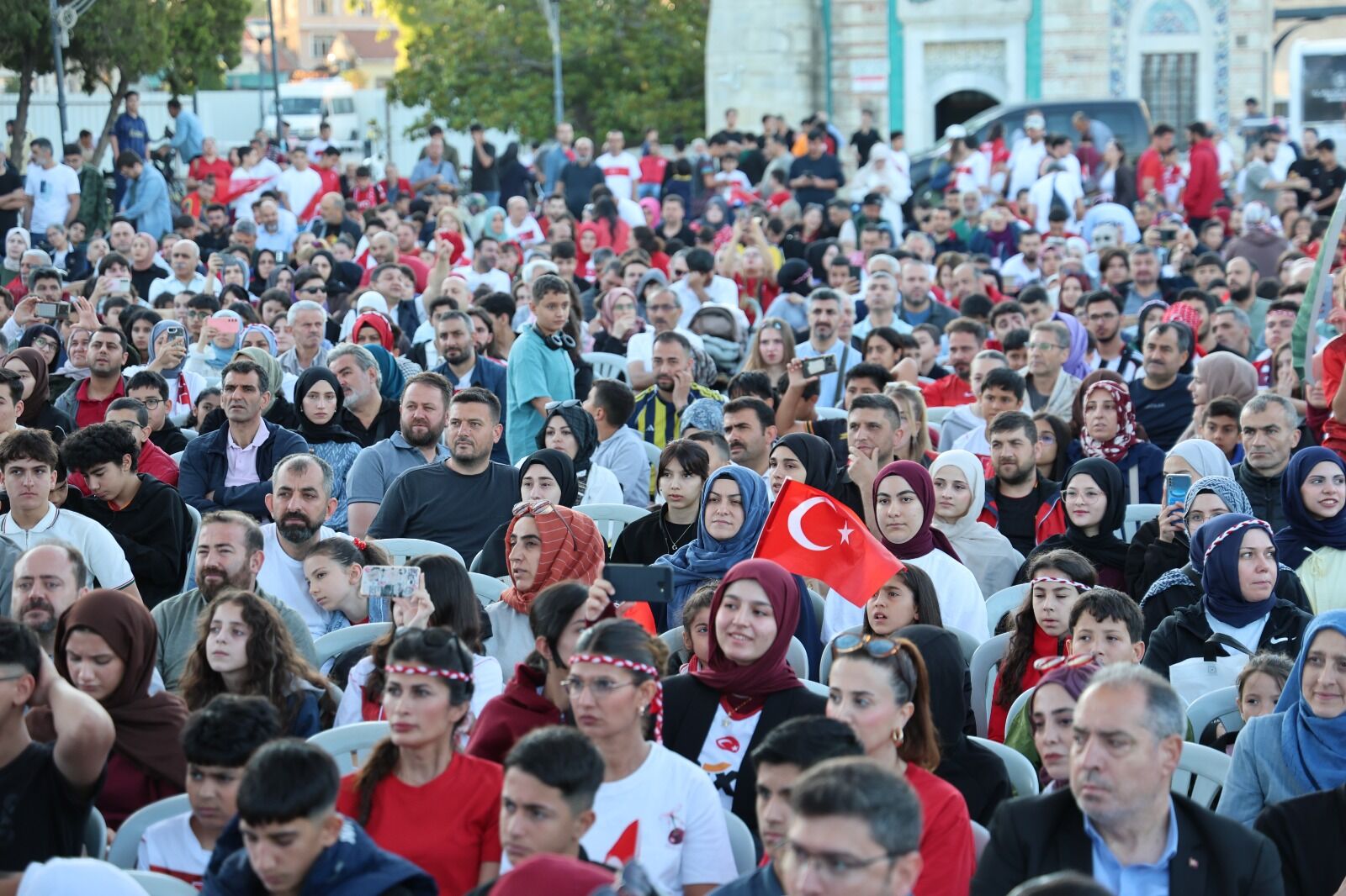 Mi̇lli̇ Maç İzmi̇r