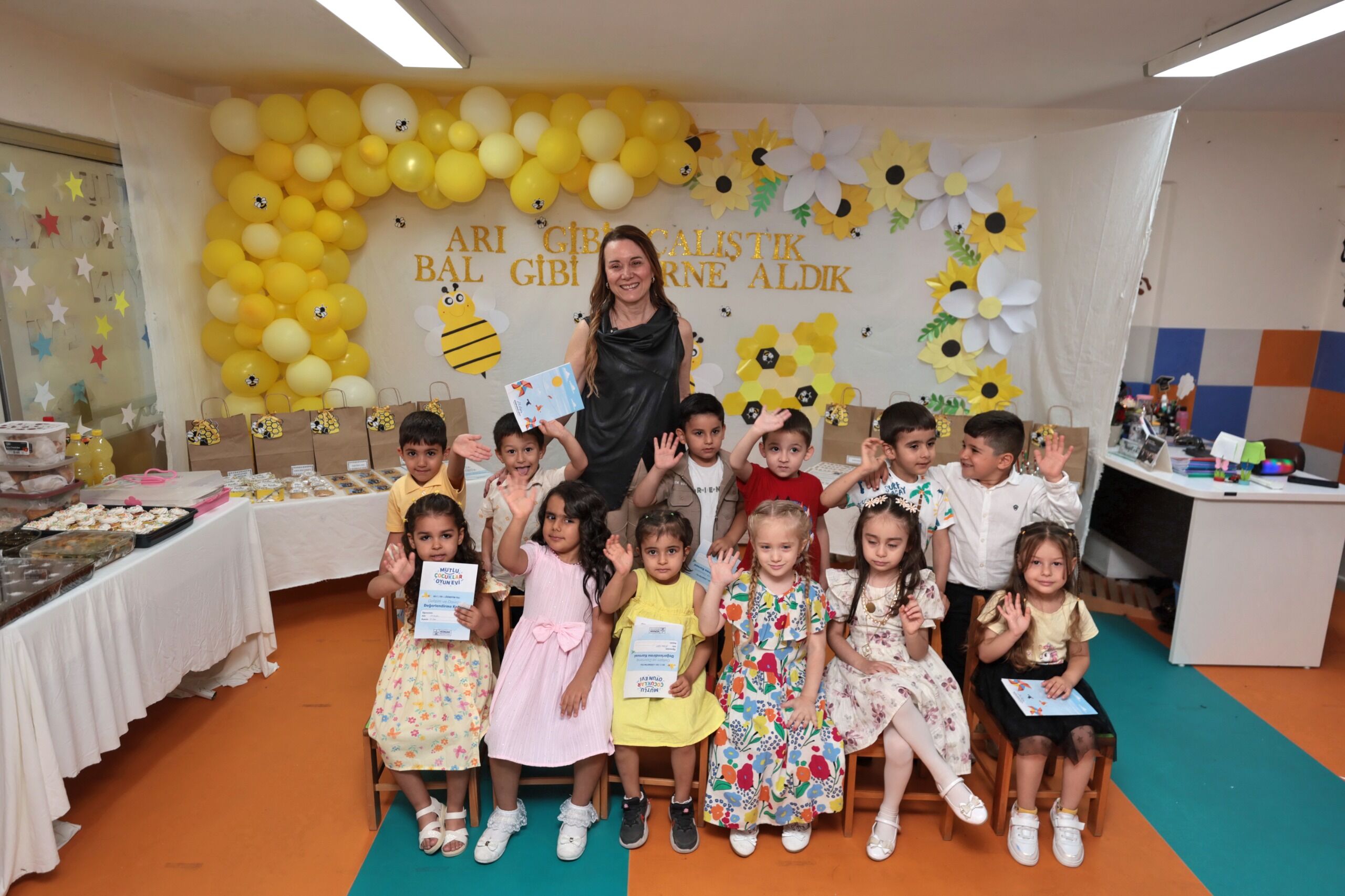 Mutlu Çocuklar’da Karne Heyecanı (1)