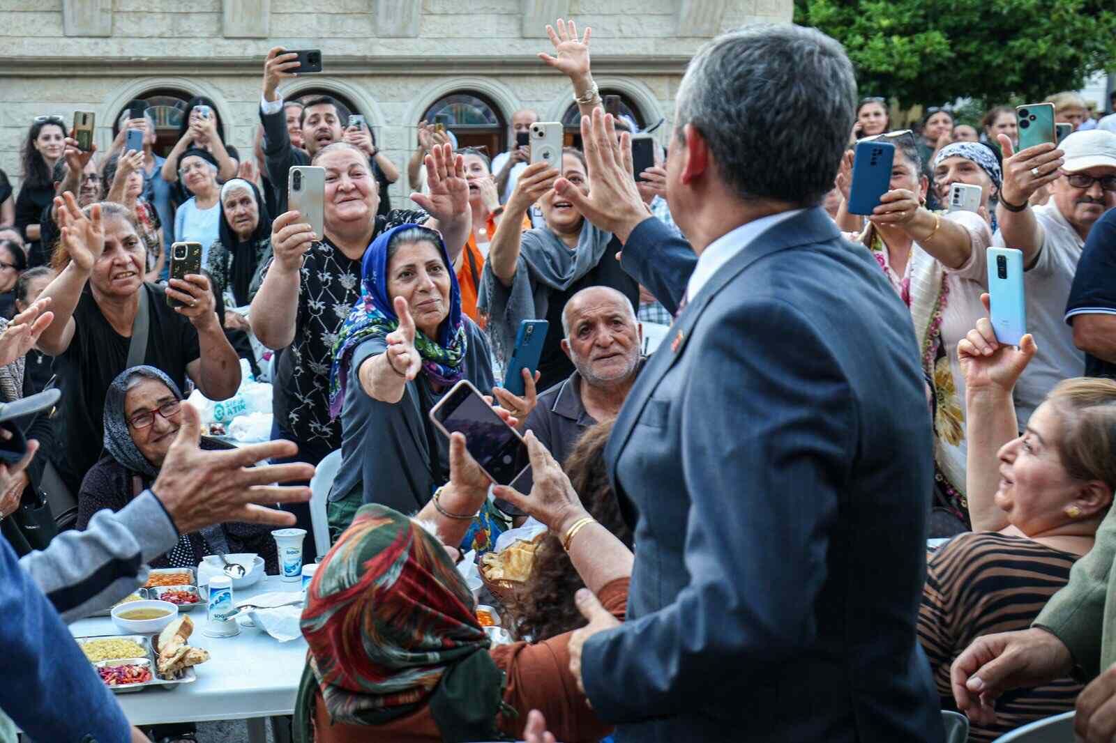 Özgür Özel Garip Dede Cemevi'nde