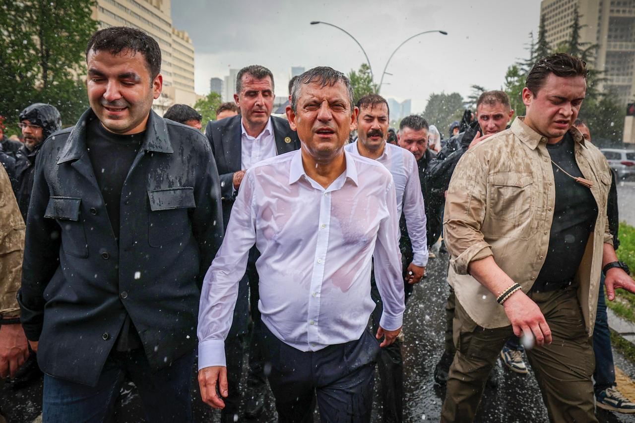 "Özgür Özel kararlı duruşu sürdüremedi"
