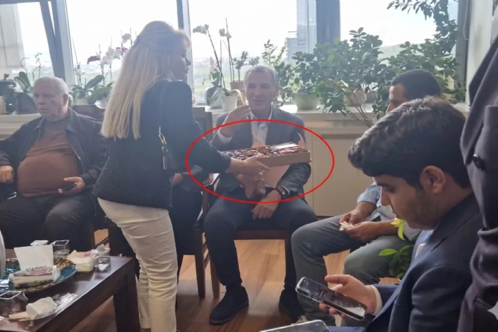 "Ferdi Zeyrek için 'çarpıldı' diyen kadın partide çikolata dağıtıyor..." diyen Özgür Özel'e yanıt geldi!