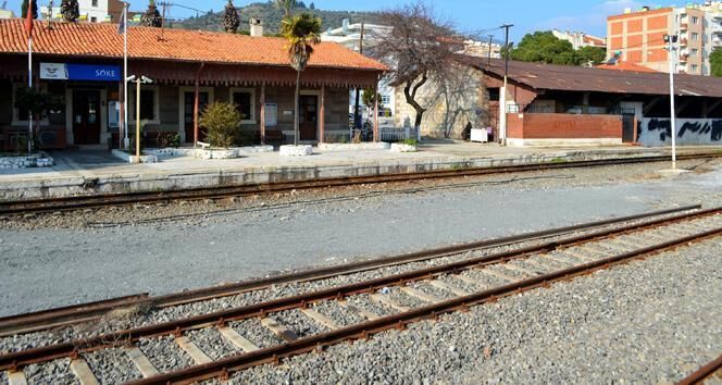 Soke Tren Saatler