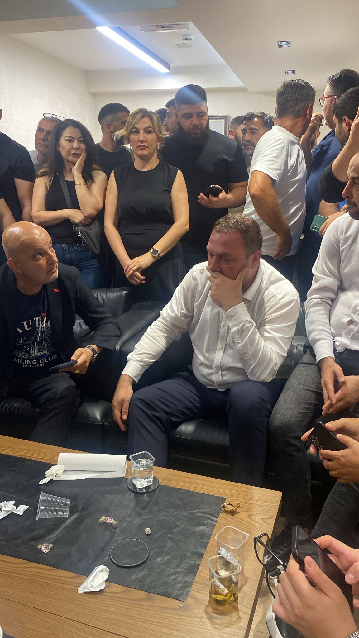 Utku Gümrükçü Chp Binasına Girdii
