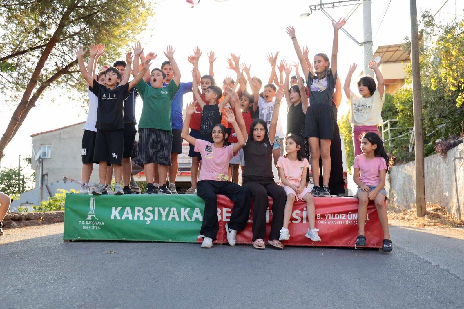 Çocuk sesleri Karşıyaka sokaklarına geri döndü!-1