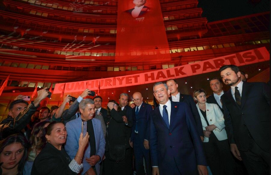 Özgür Özel CHP'ye vedaya hazırlanıyor