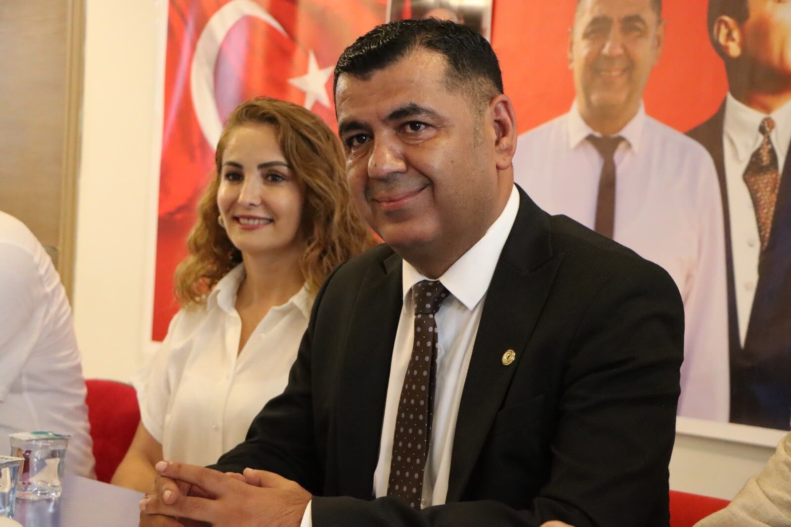 Mühürsüz binası, sandalyesiz alt kat!