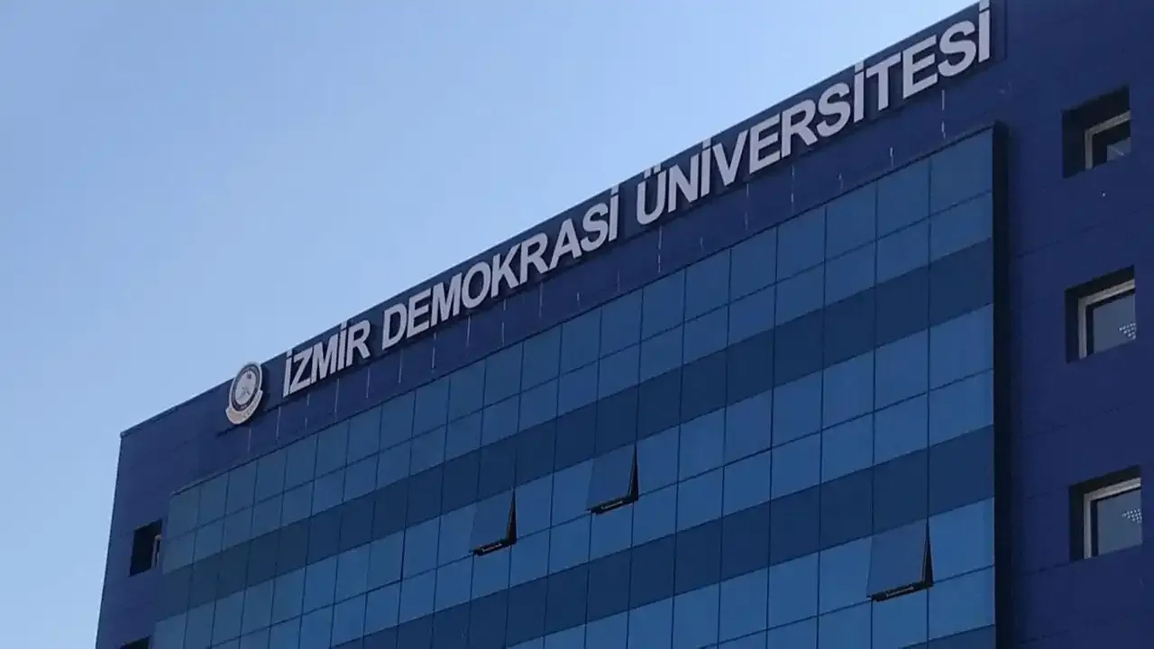 Izmir Demokrasi Universitesi 1
