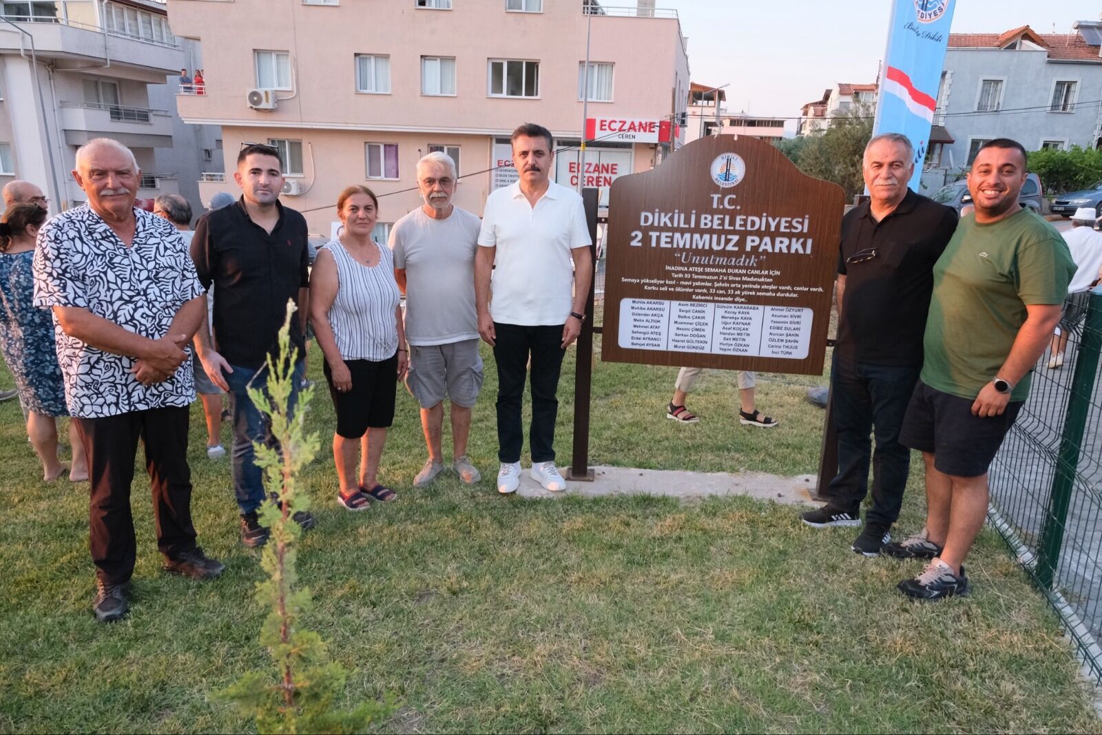 Dikili halkı açılışa akın etti
