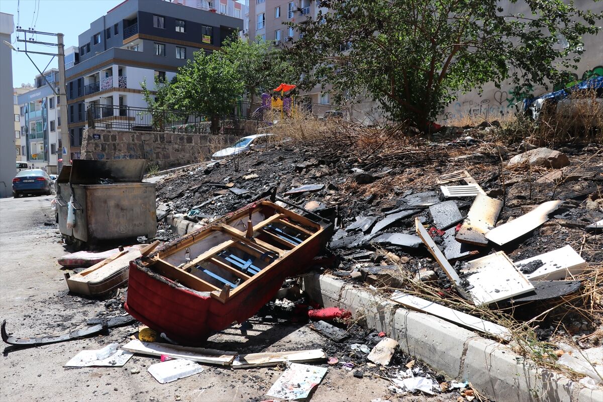 Yangın söndürüldü ama araçlarda büyük hasar var