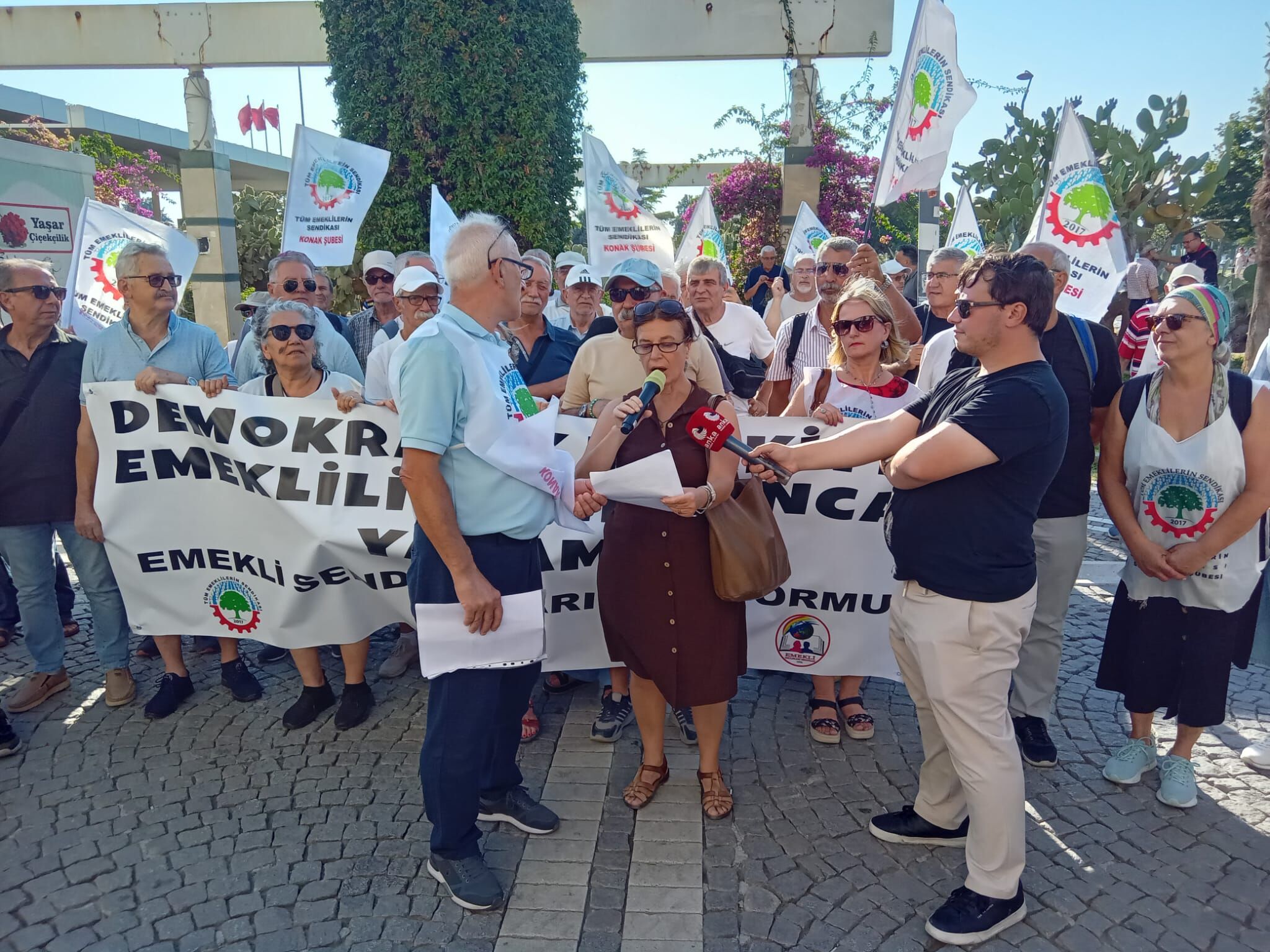 Silahlanmaya var, yaşlılık güvencesine yok