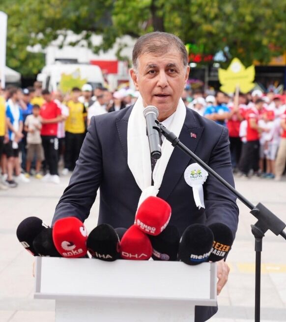 Gündüz şefler mutfakta, gece Kıraç sahnede