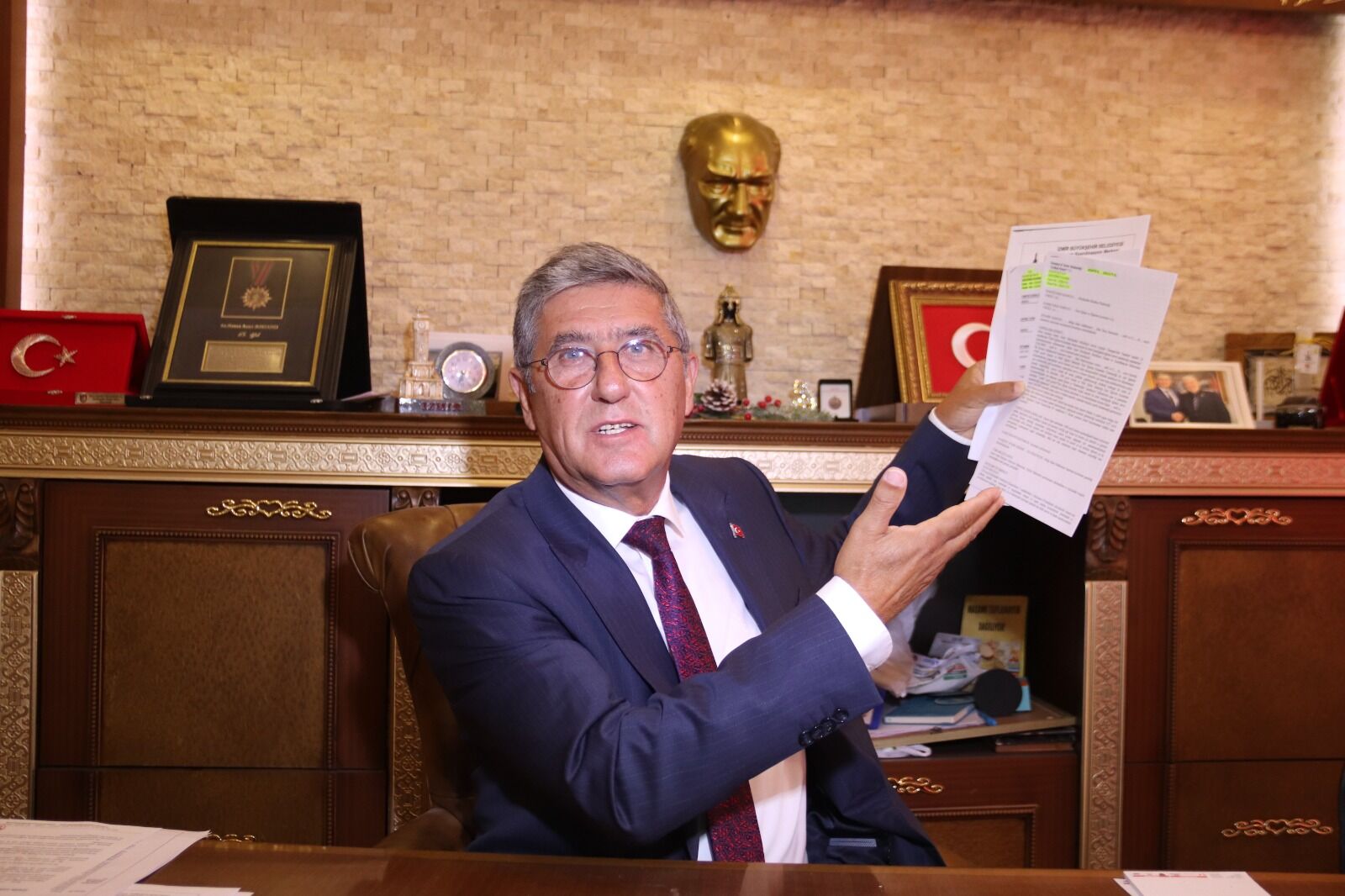"Esnafın ekmeğine ortak olmaya çalıştılar"