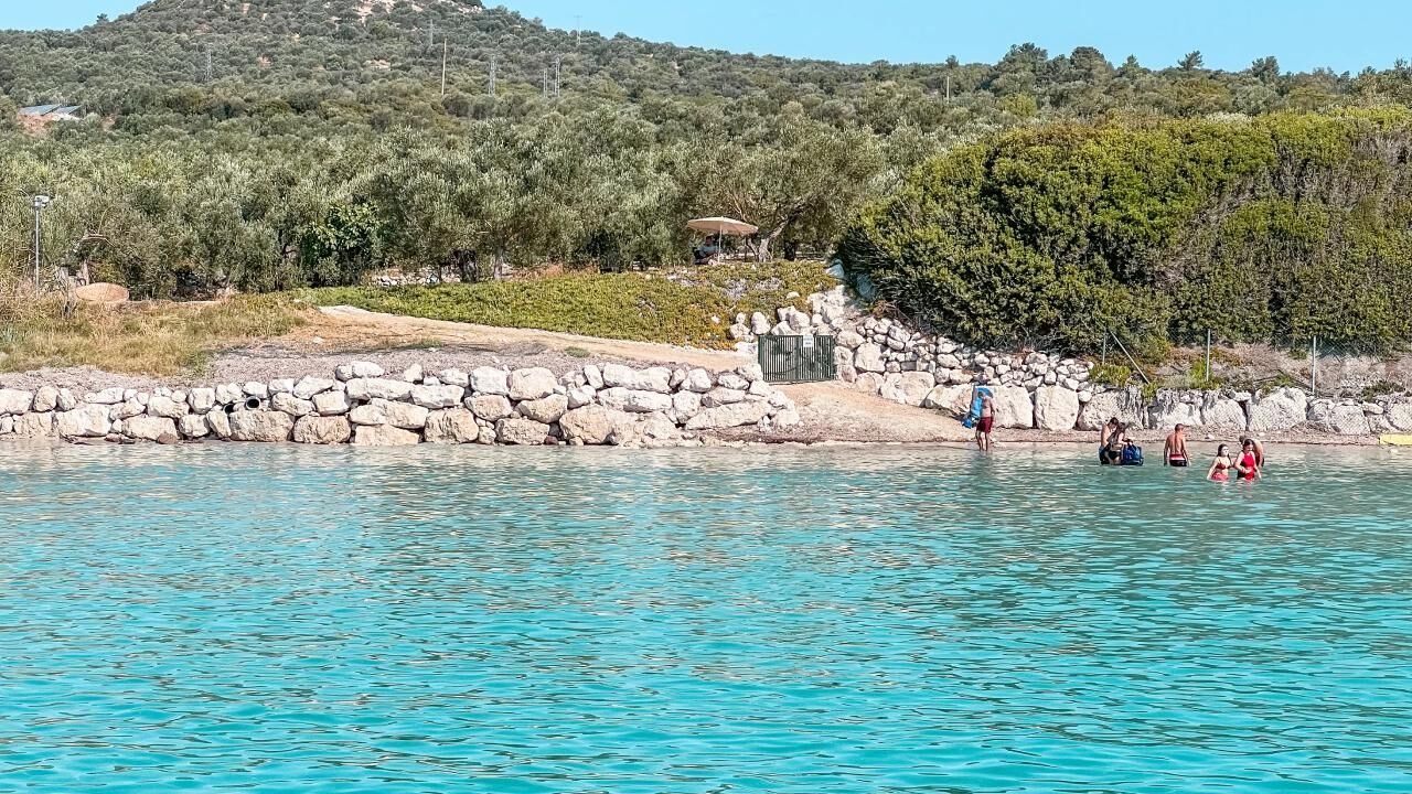 İzmir'in saklı koyu doğal kili ve berrak deniziyle büyülüyor